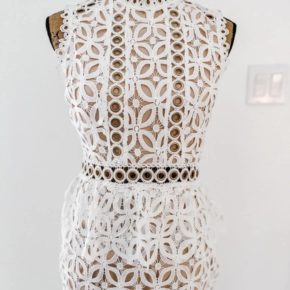 Midi lace boutique dress - Picture 3 of 5
